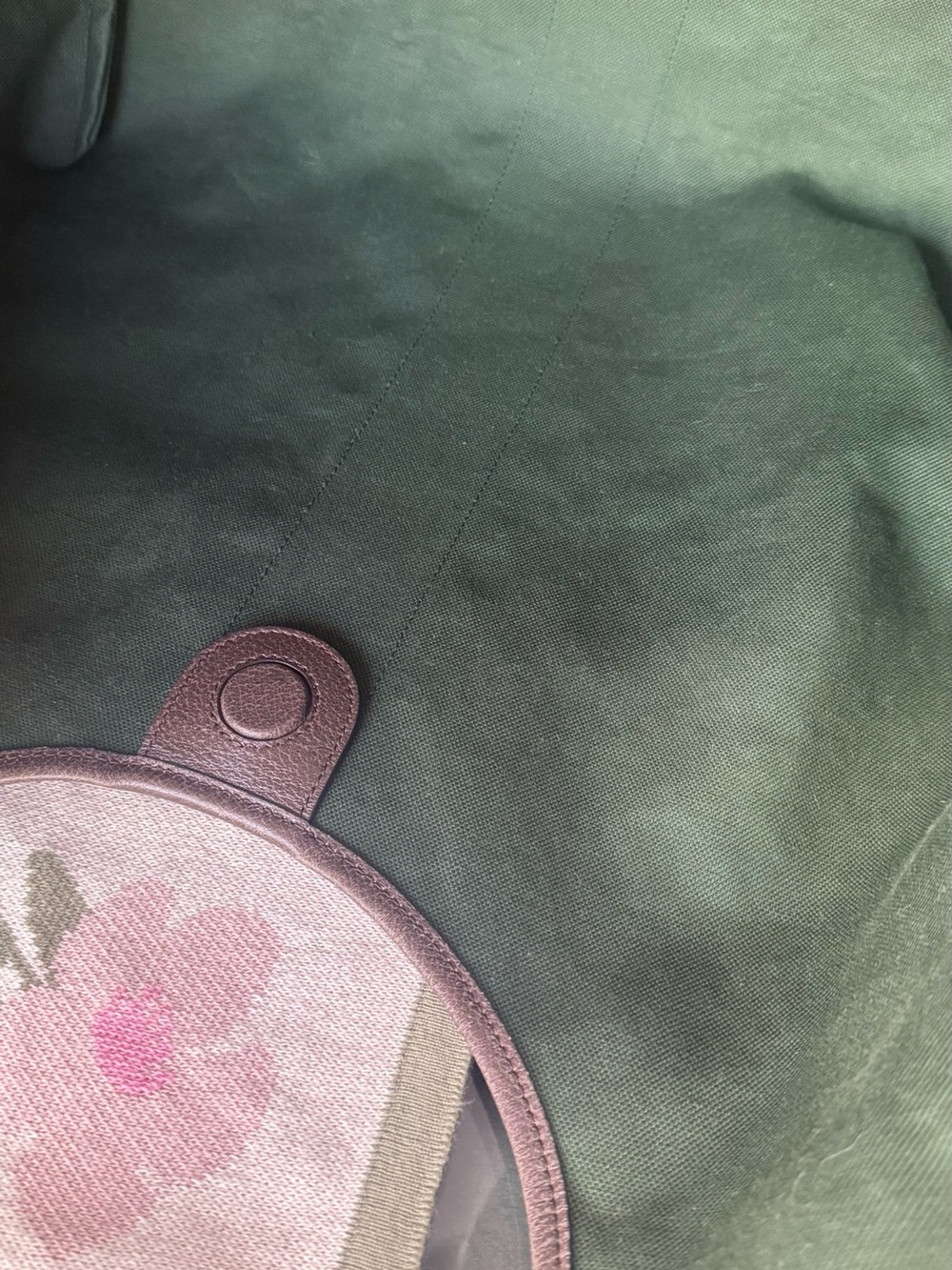 Authentic Gucci Giglio large GG canvas tote bag with with detachable pouch. - Picture 13 of 17